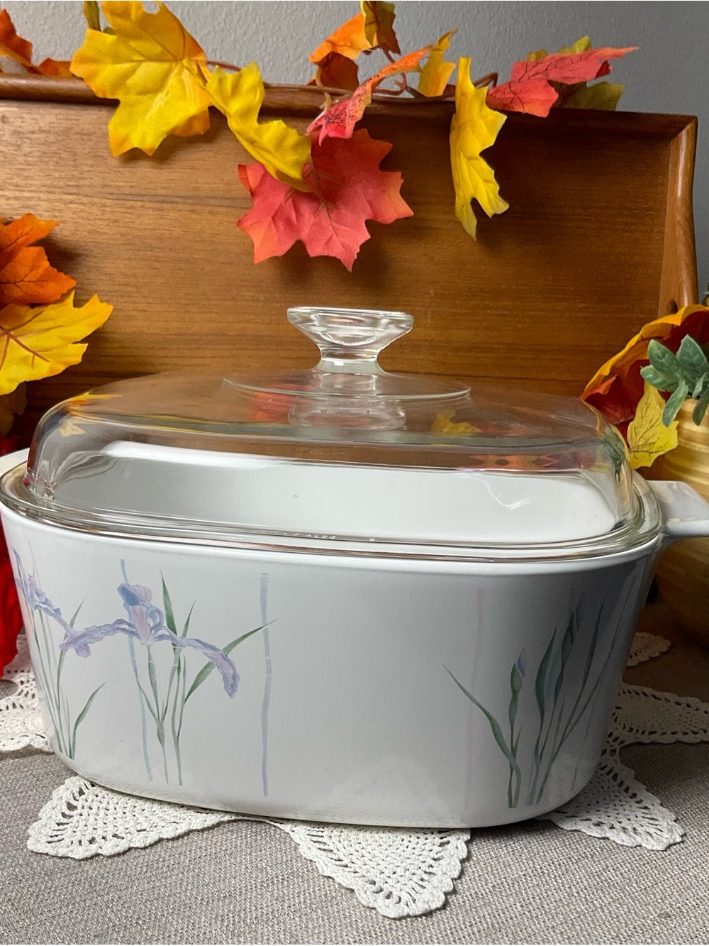 Vintage CorningWare Shadow Iris A-5-B 5Liter Casserole dish with Pyrex lid.